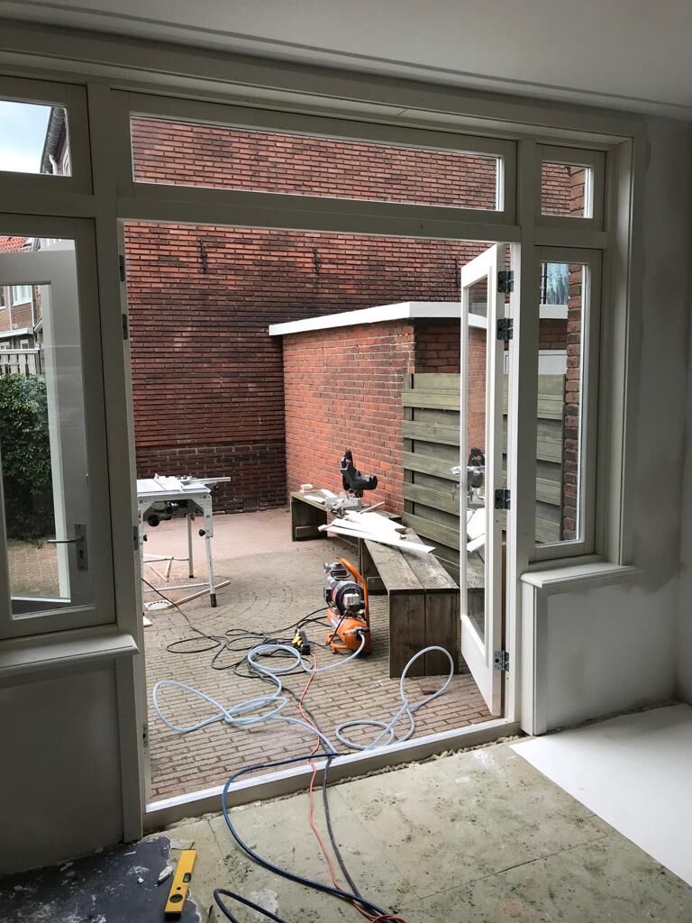 Pui met openslaande deuren