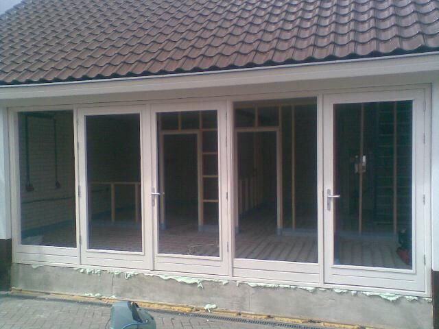 Pui met openslaande deuren